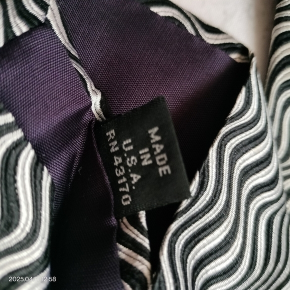 Geoffrey Beene Silk Necktie Black and Silver Wavy Pattern Jacquard Tie Luxury - Picture 5 of 10
